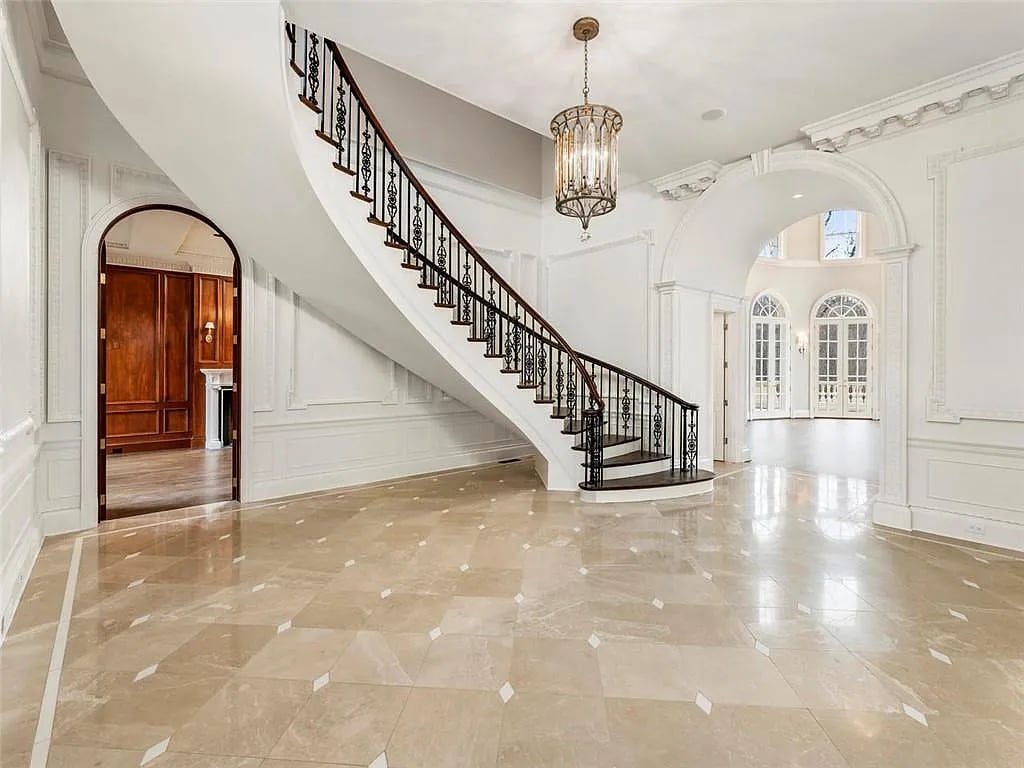 515 W Paces Ferry Rd NW