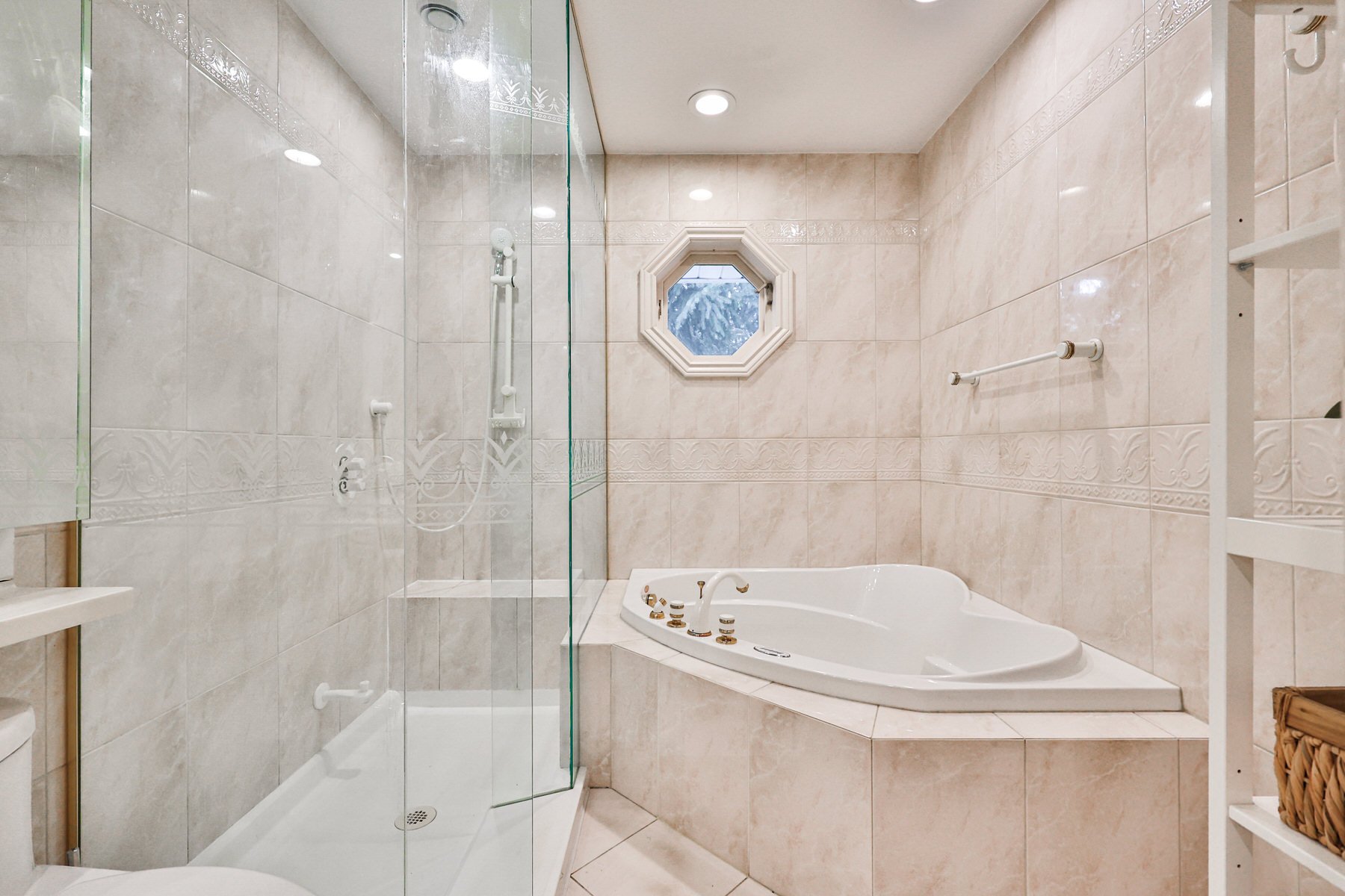 1276 Greenoaks Drive