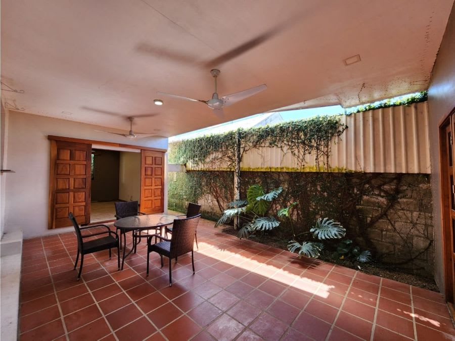 SE Vende Una Hermosa Casa Ubicada en San Isidro General