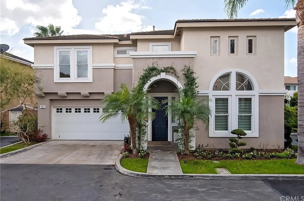 2633 Orange Ave