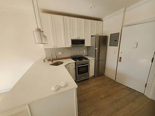 461 Lorimer St APT 2R