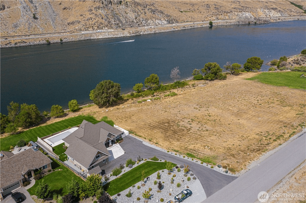 37 N Shore Dr