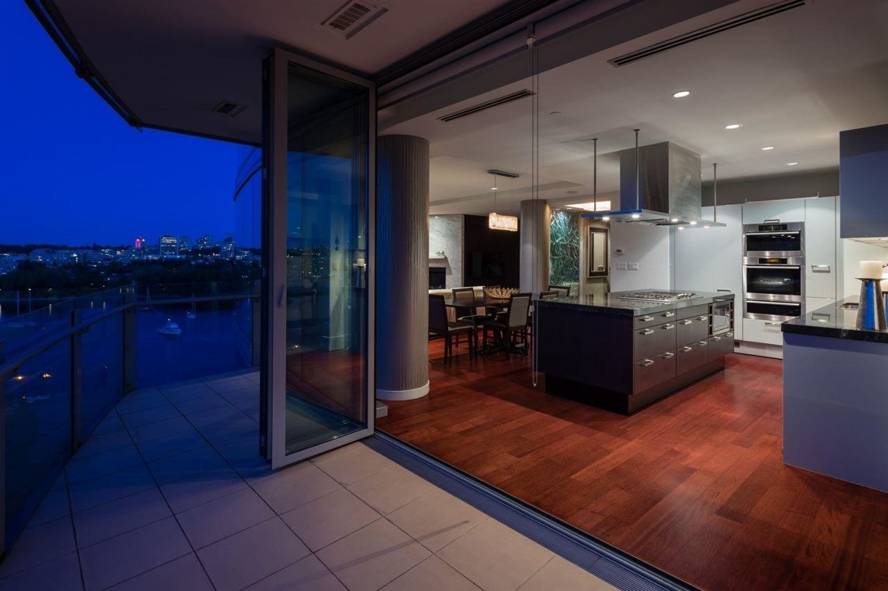 1560 Homer Mews, #1102