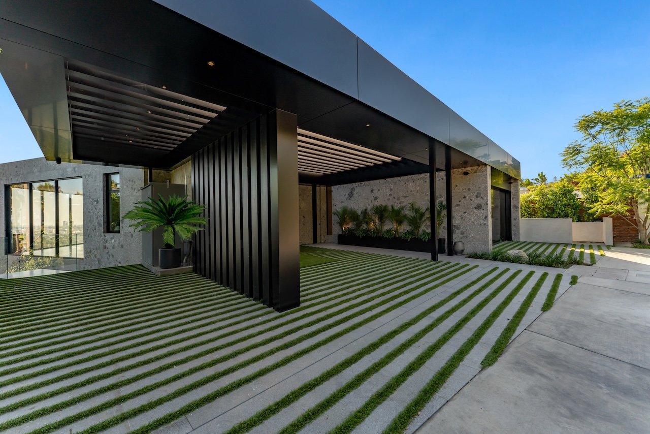9056 St Ives