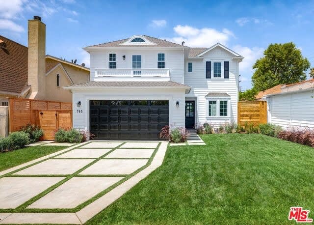 745 N ALTA VISTA BLVD