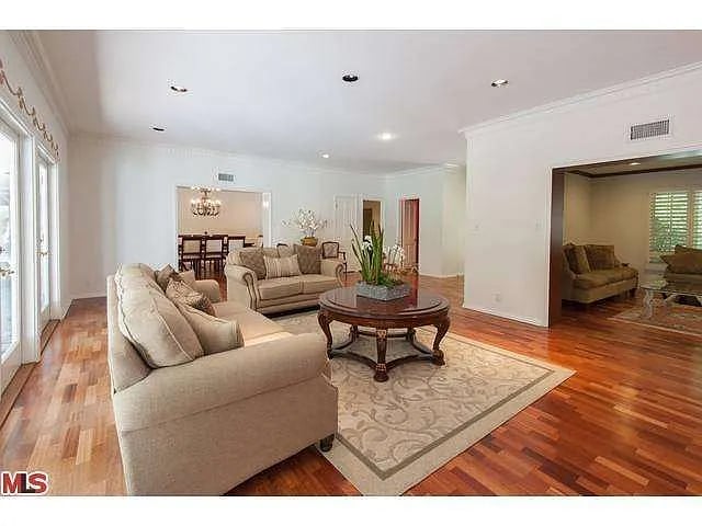 1142 San Ysidro Dr