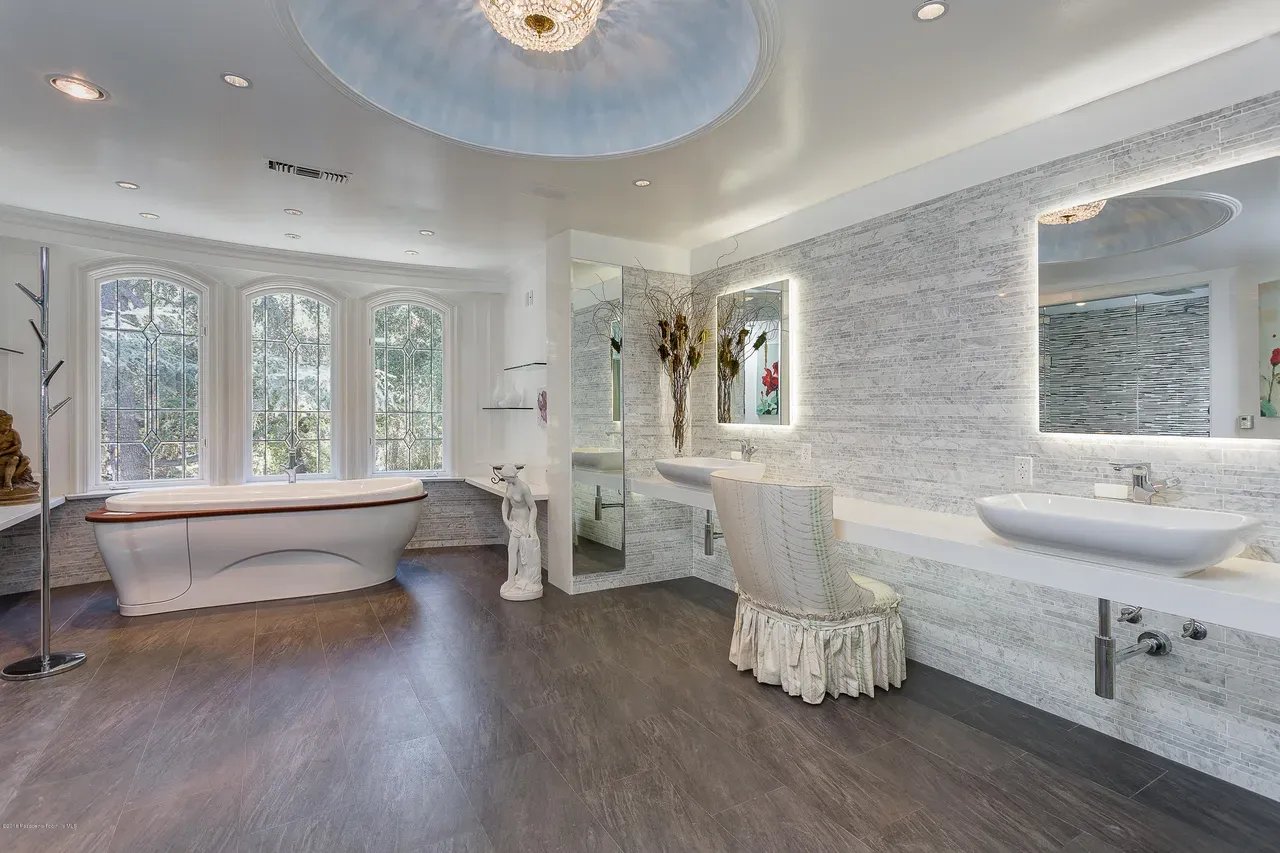 4158 Commonwealth Ave