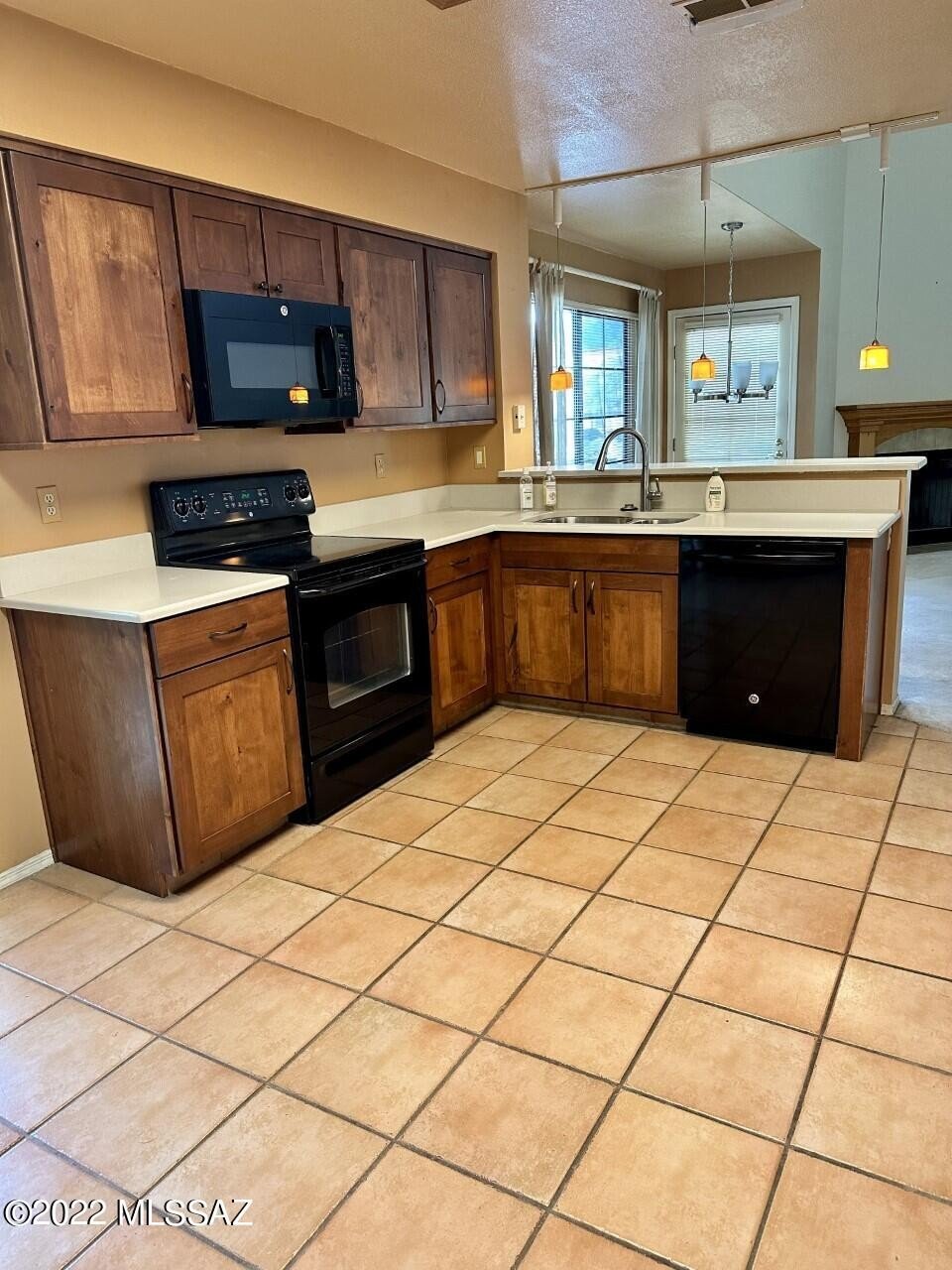 218 E Horizon Cir