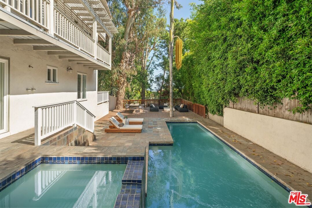 Windmere Pavilion, St Ives Dr, 90069