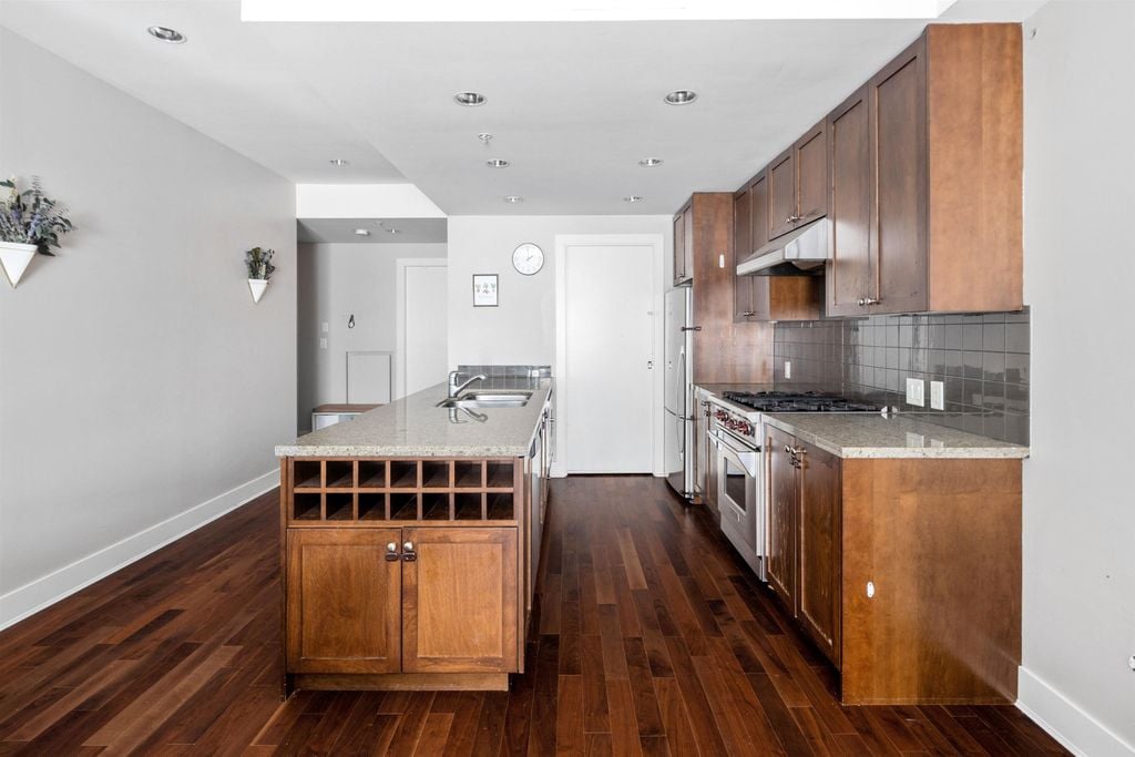 1477 W 15th Ave, #212