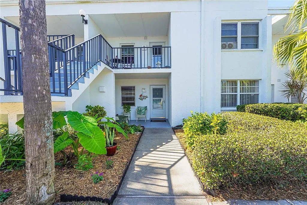 741 Capri Isles Blvd #111