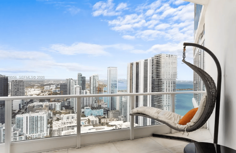 LUXURY IN THE MIAMI SKY
