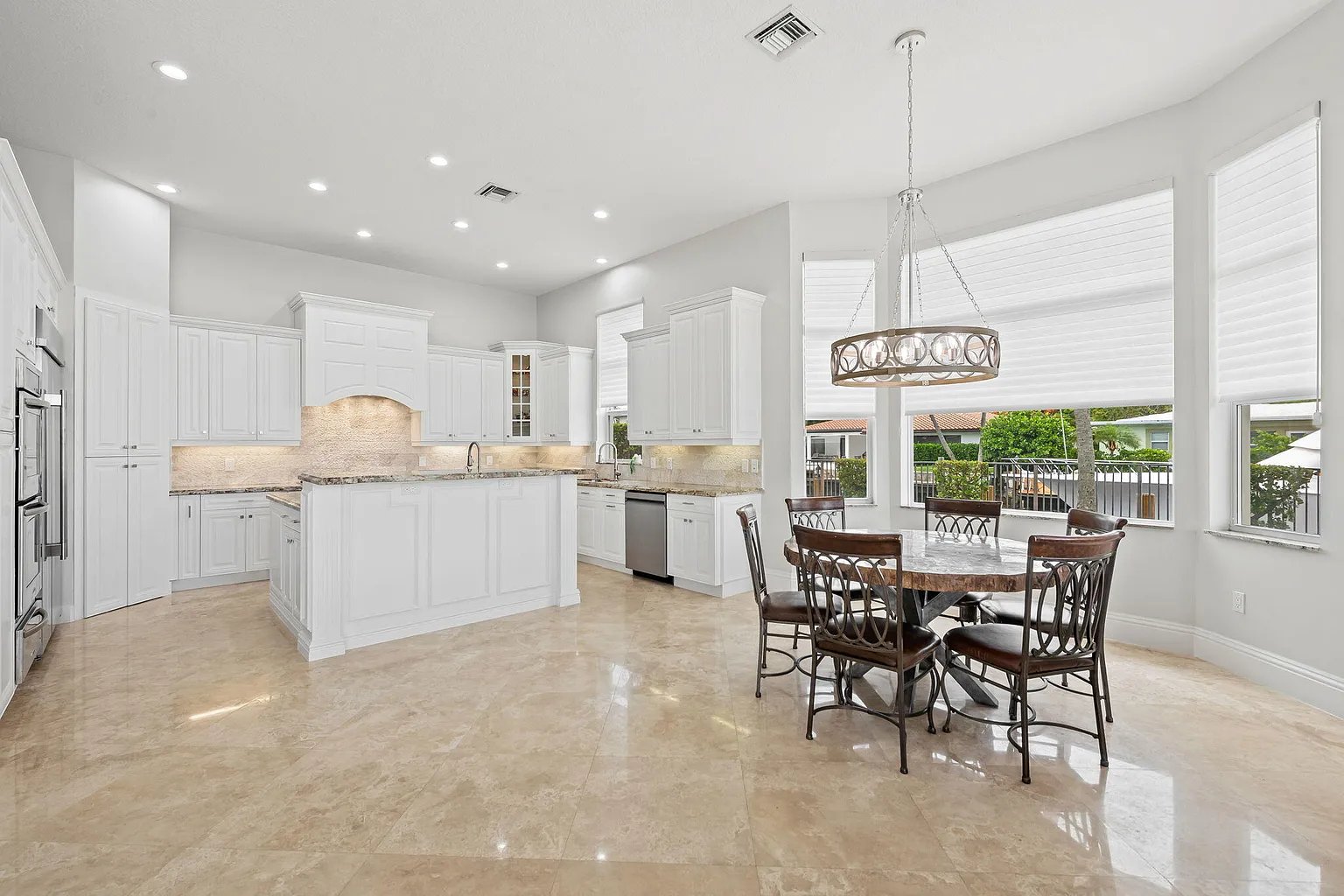 1261 NE 27th Wy