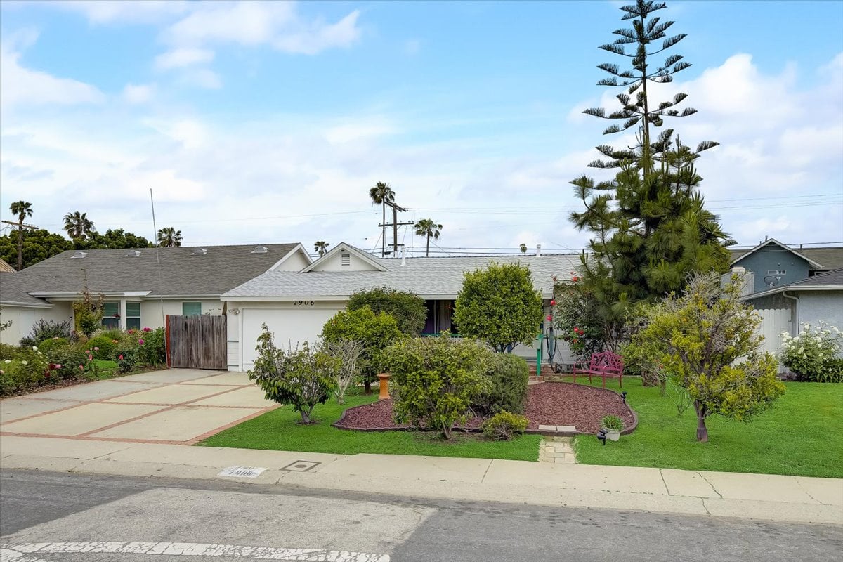 7906 Kittyhawk Ave