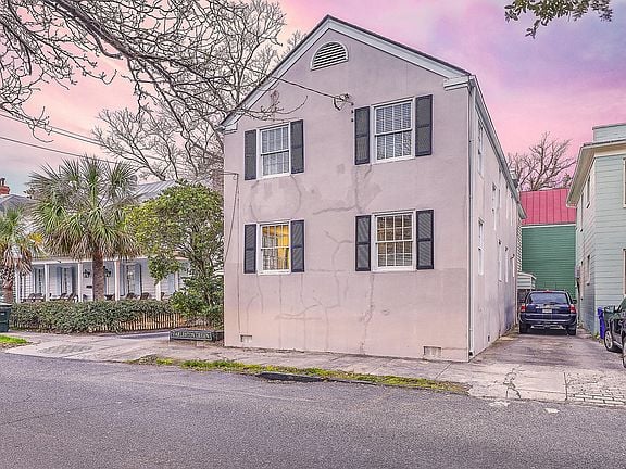 93 Smith St