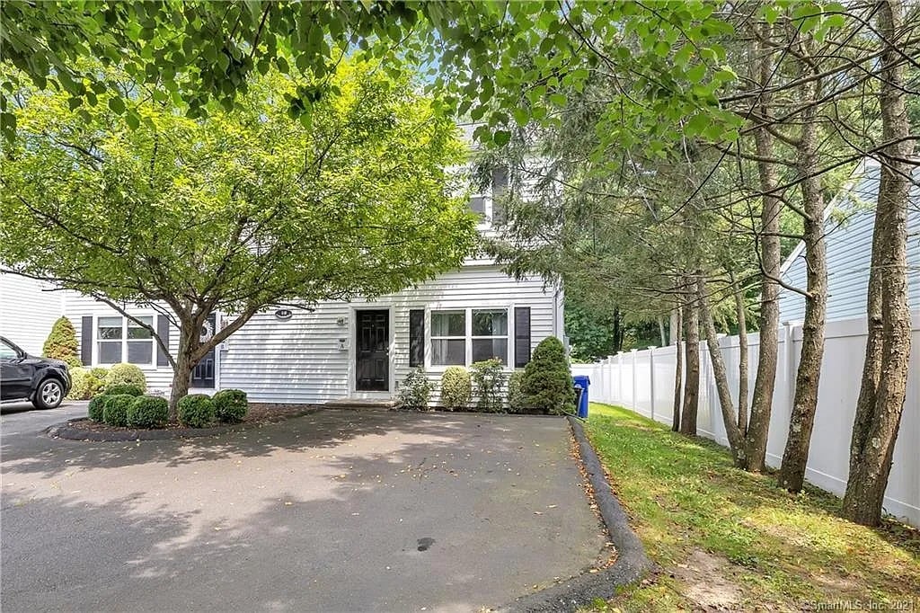 1/2 Lindenwoods Rd #A