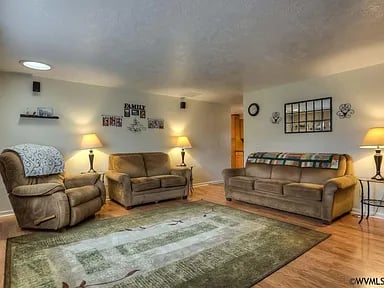 4332 Sylvia Ct SE