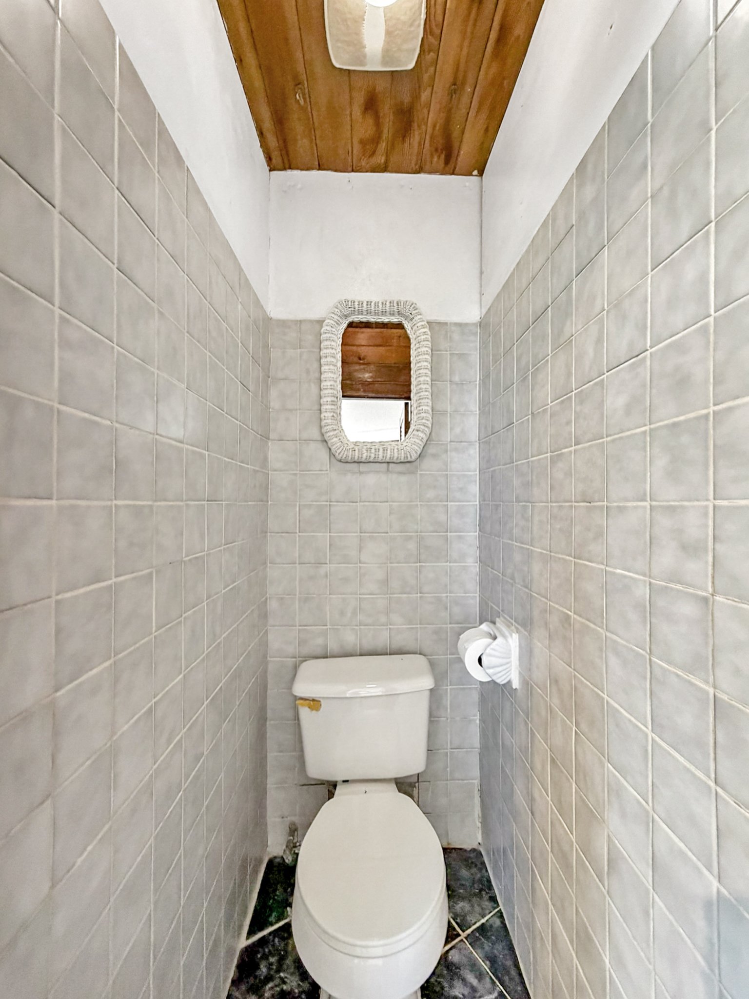 1110 Large Studio-Hodges Creek