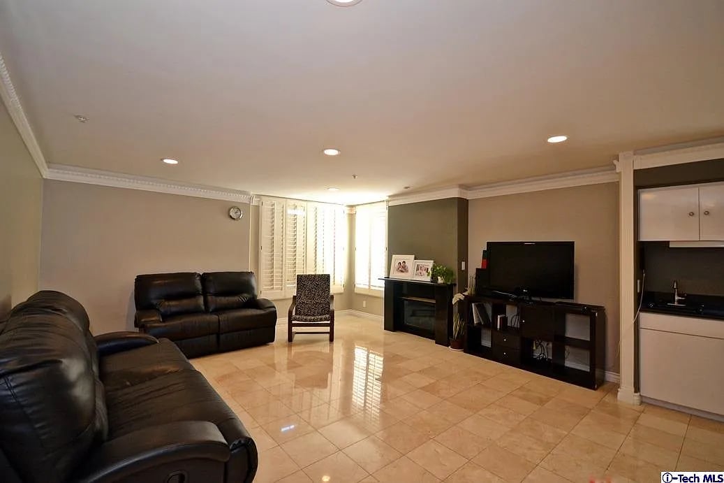 739 Lorraine Blvd #301