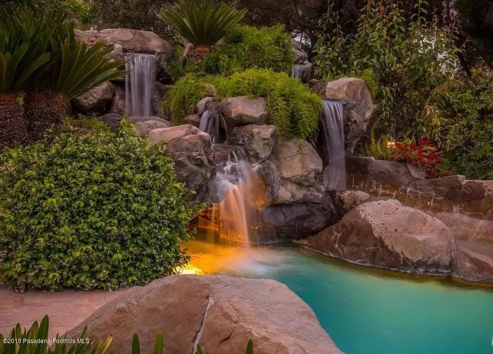 4158 Commonwealth Ave