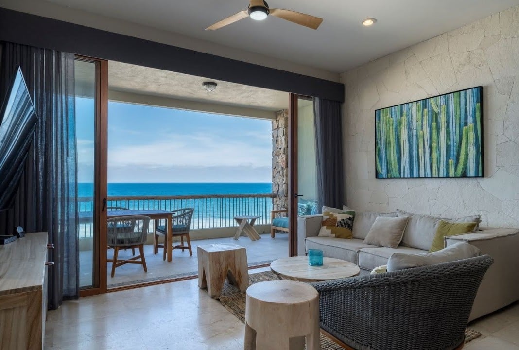 RENT SOLEADO SAN JOSE DEL CABO- Oceanfront 3 BD Condo: www.archcaborentals.com