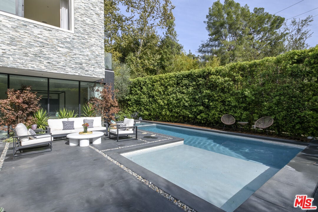 Pinnacle Manor, Willow Glen Rd, 90046