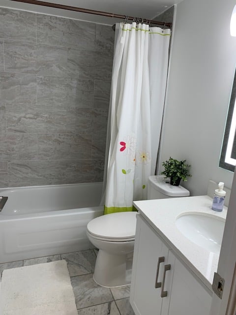 23 Lorraine Drive E 817, Toronto, ON 