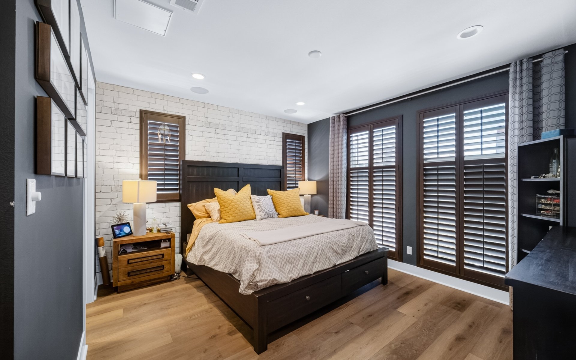 1687 Grand View