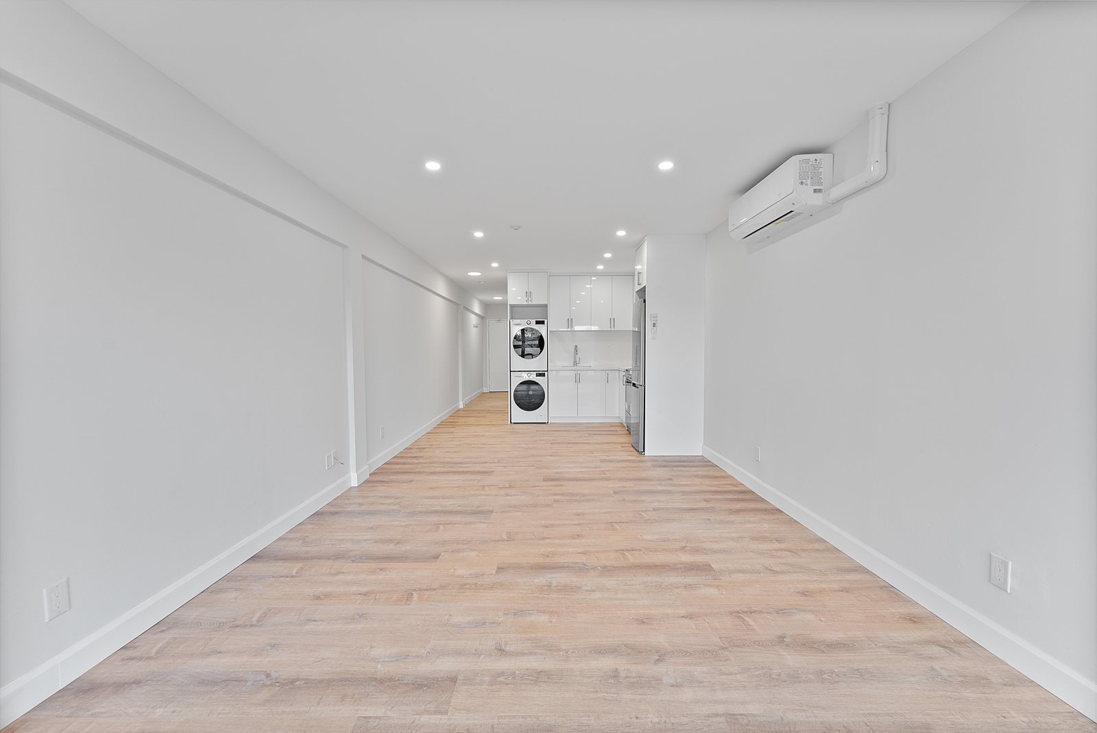 1328 Gerrard Street E 302