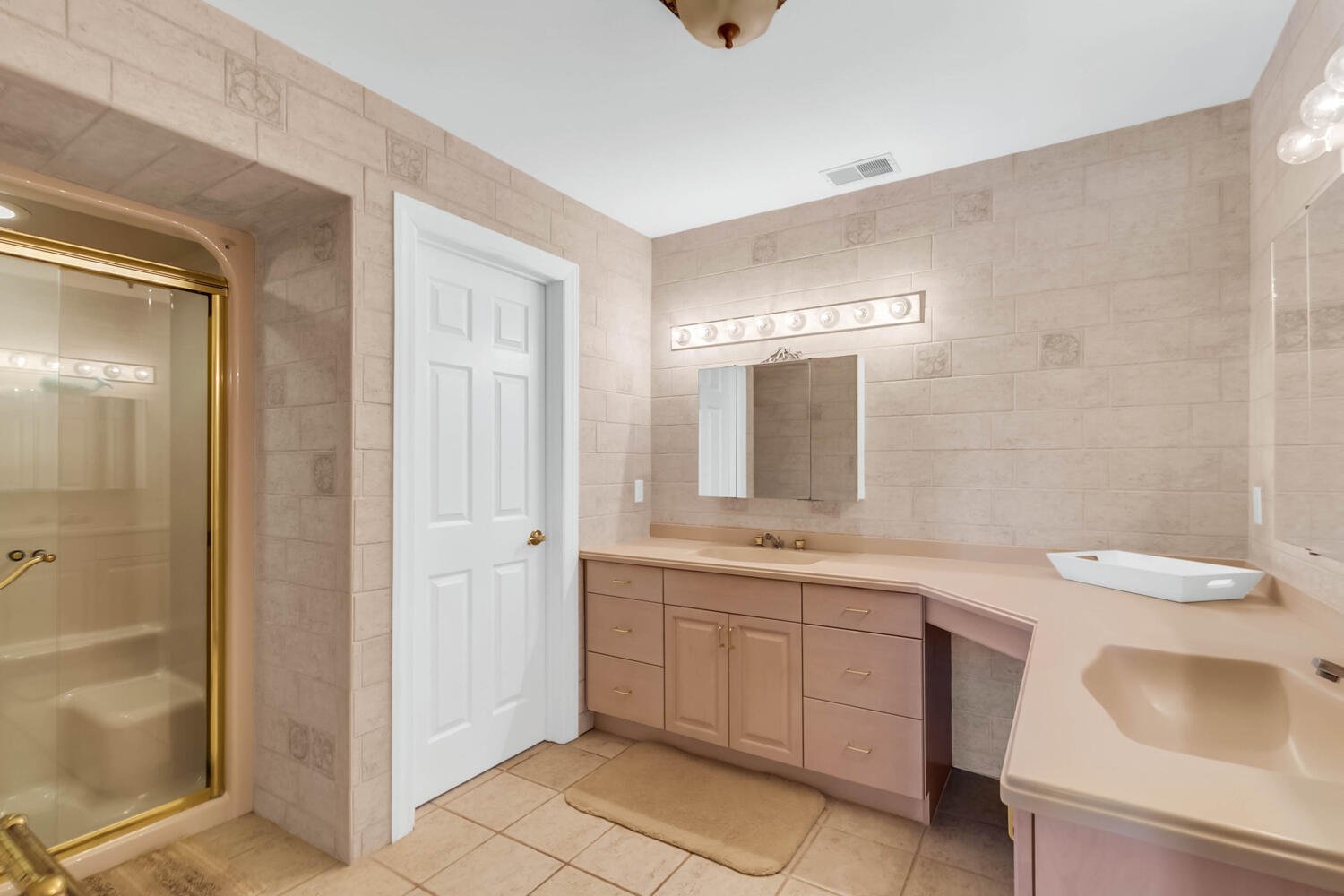 Summer Rental on the Oceanfront with Pool