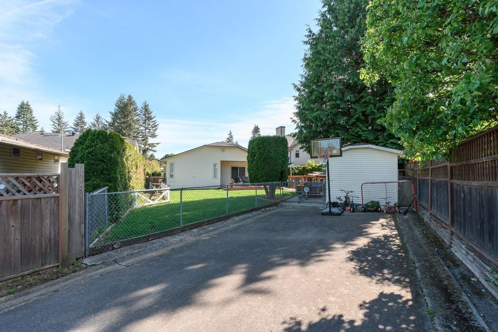15729 20 Ave