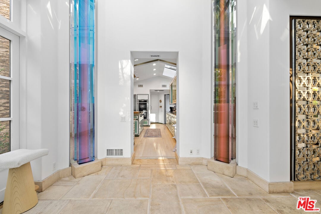 Century Woods Dr, 90067