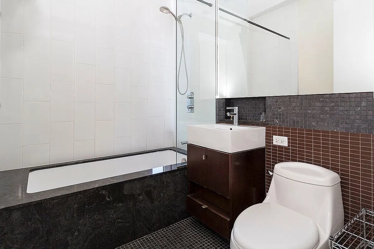 10-17 Jackson Ave #6F