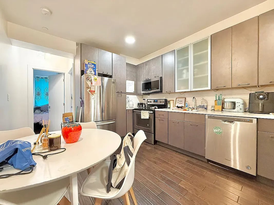 807 Quincy St 3