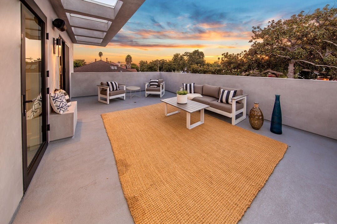 S Sherbourne Dr, 90035