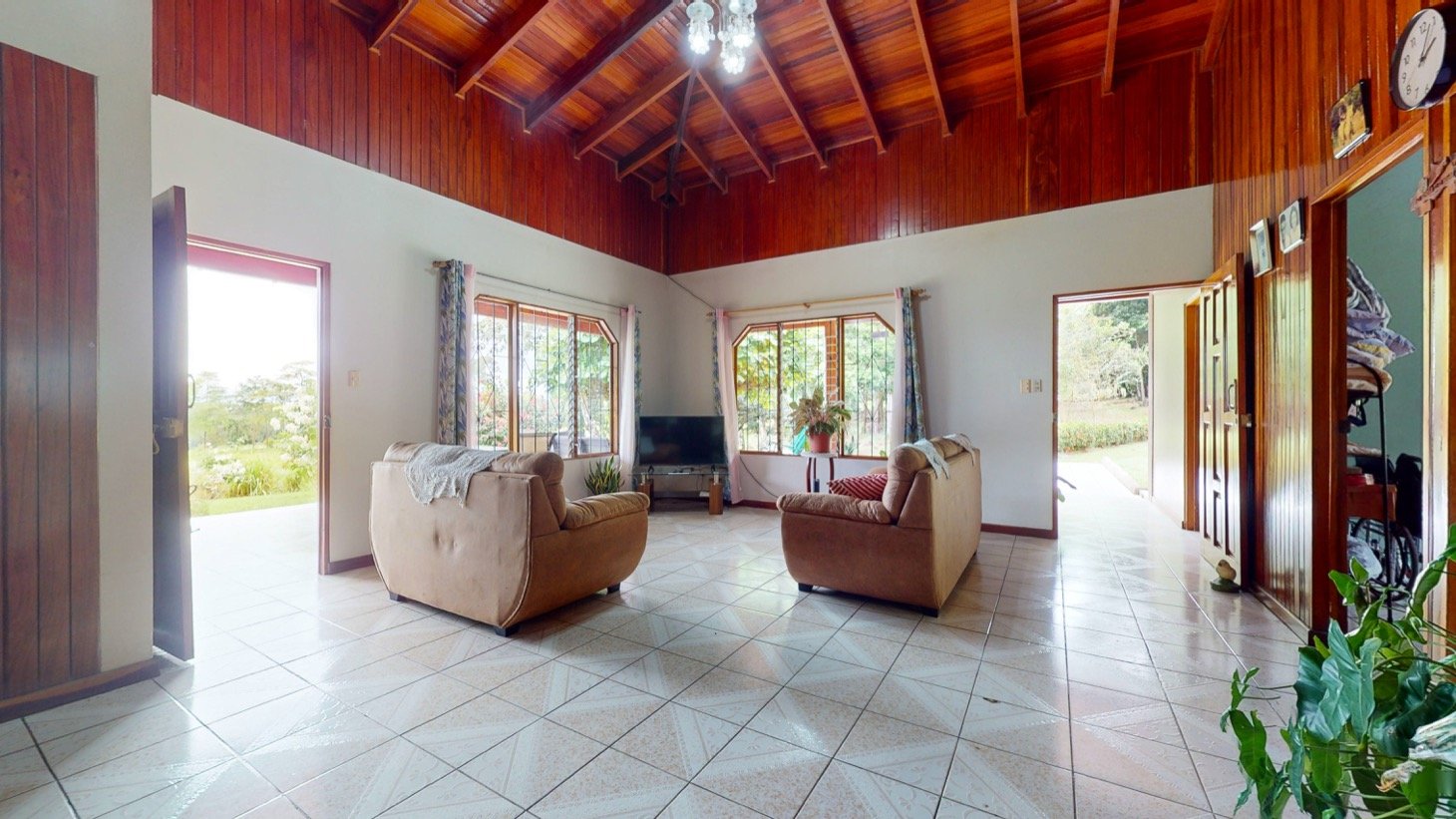 House for Sale in Ojochal, Costa Rica – Traditional Charm on 2.75 Acres
