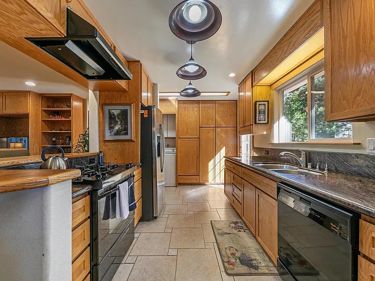 1070 Trent Lane