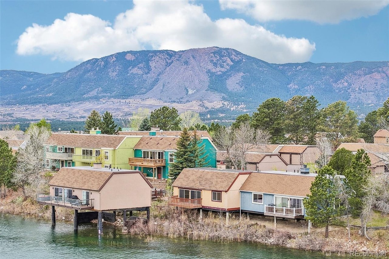 Lake Woodmoor Investor Special – Rare 1-Bed Lakeside Townhome with Huge Upside