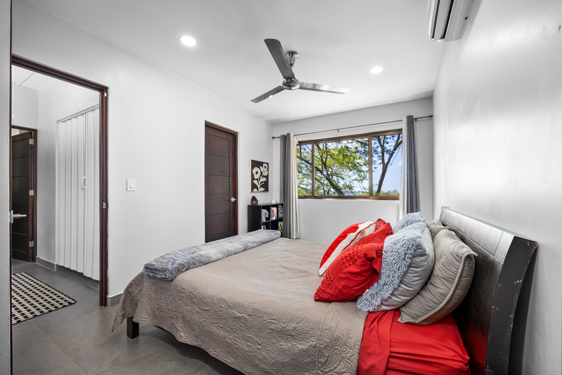 Corona Del Cabo 4 | Main Home + Guest House with Views & Pool – Playa Grande