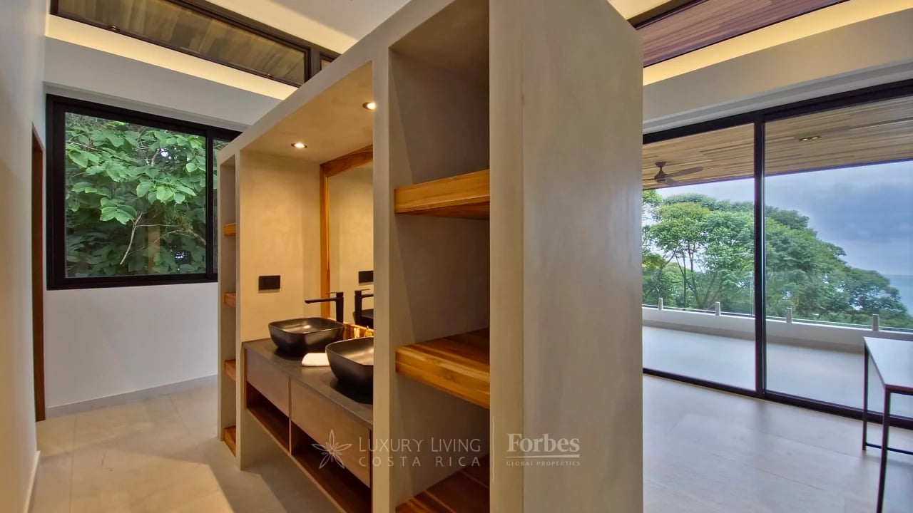 21094N - Luxury Ocean-View Villa in Costa Verde - The Jade Horizon