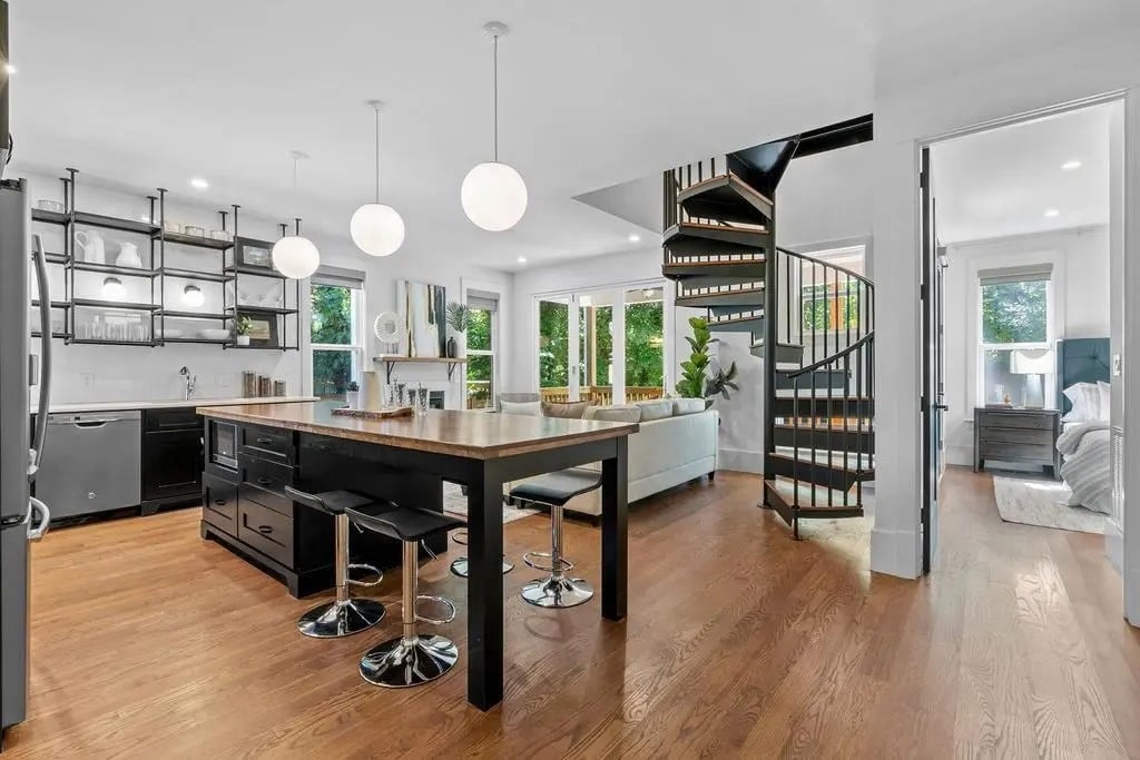 1208 S Bloodworth St