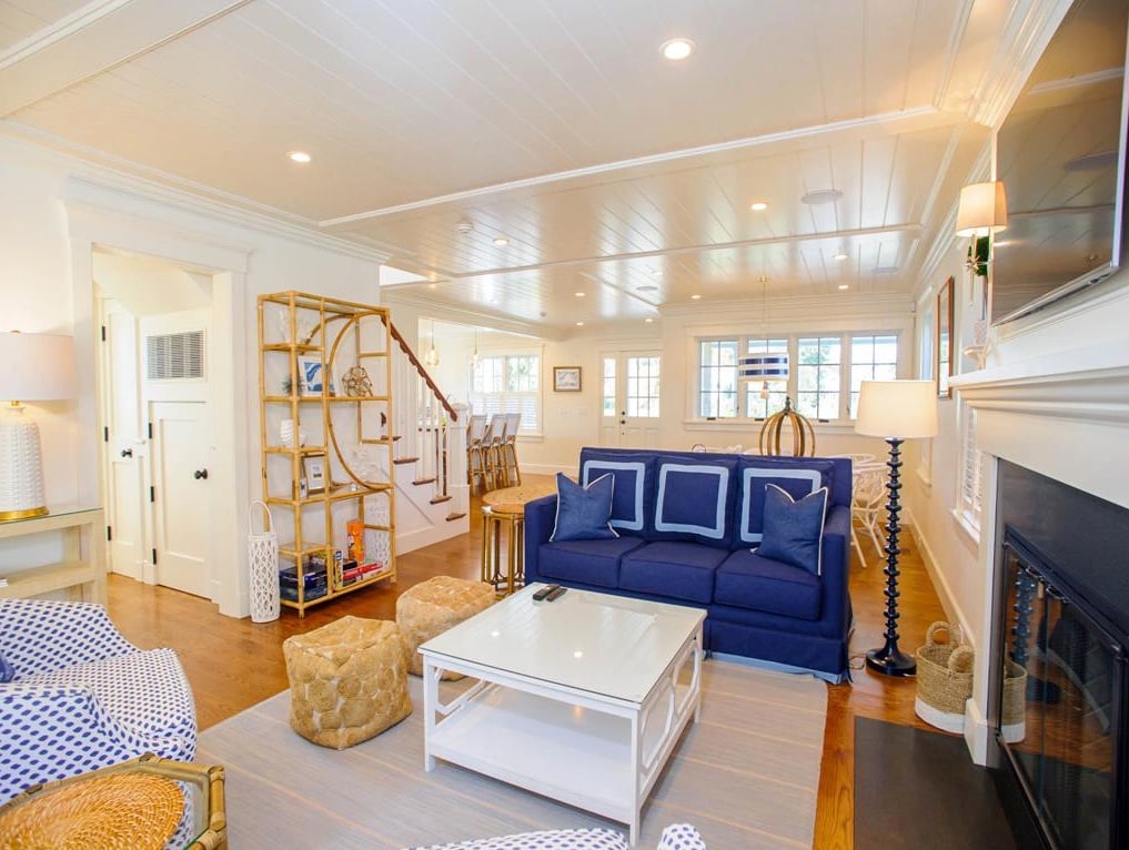 2 Beach St