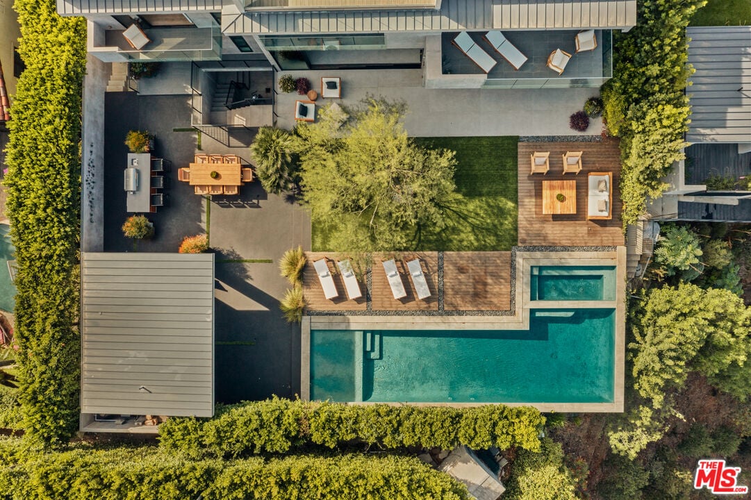 Aria Vista, Stradella Rd, 90077