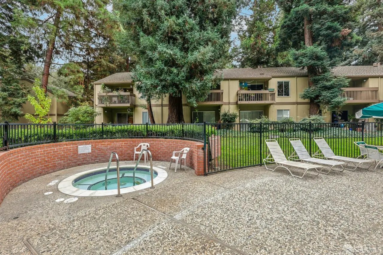 505 Cypress Point Dr, #40