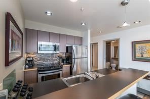 907-732 Cormorant St