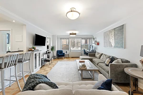 150 E 61st St APT: 9D