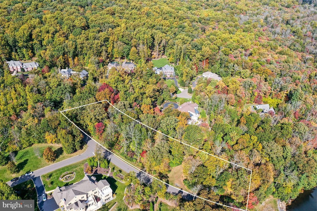 22 Running Cedar Rd