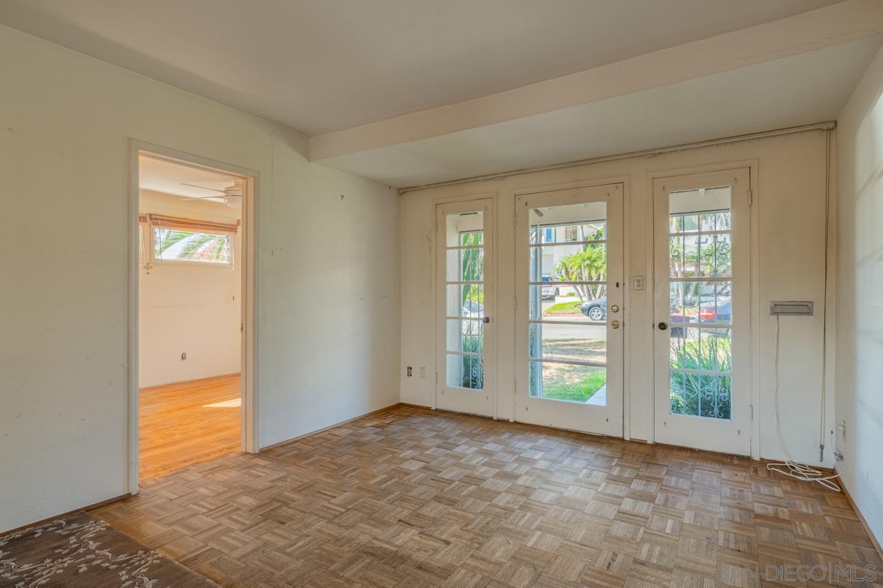 919 Van Nuys St