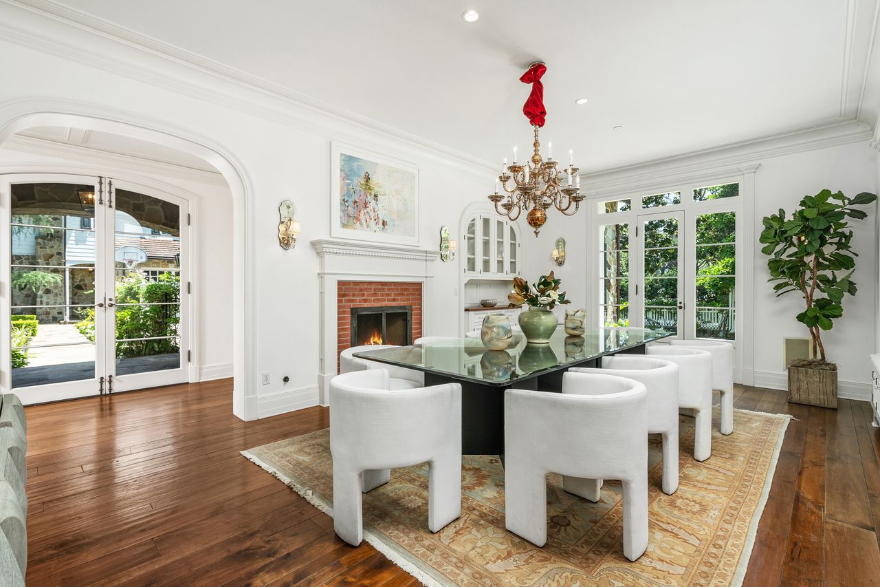 English Country Manor In Toluca Lake