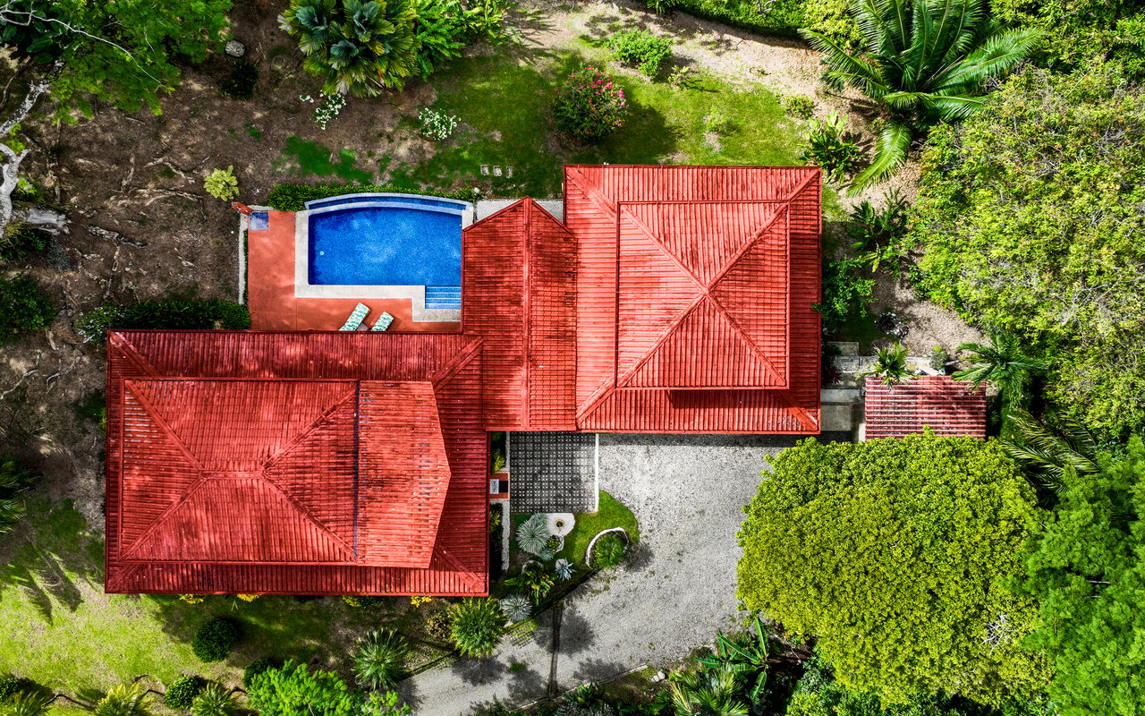 Tropical Getaway with Two Villas and Lush Gardens Near the Heart of Uvita